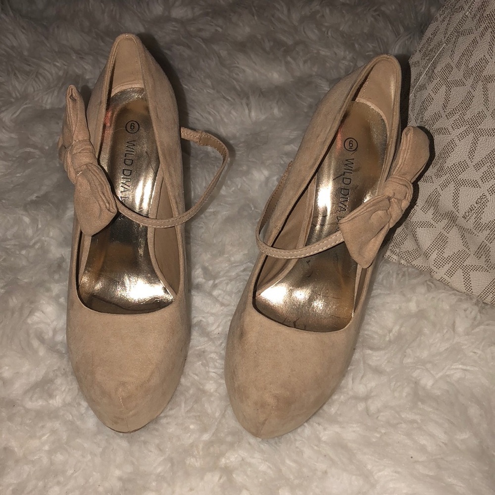 Beige heels